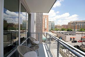 Clarendon Apt Near Subway