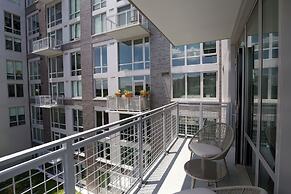 Clarendon Apt Near Subway