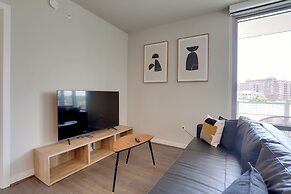 Clarendon Apt Near Subway