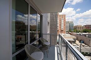 Clarendon Apt Near Subway