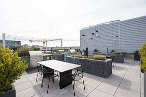 Clarendon Apt Near Subway