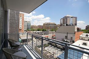 Clarendon Apt Near Subway