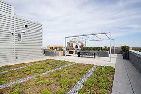 Clarendon Apt Near Subway