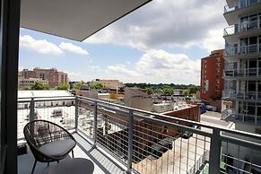 Clarendon Apt Near Subway