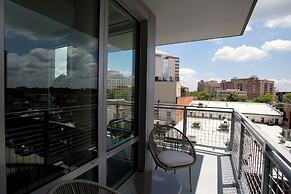 Clarendon Apt Near Subway