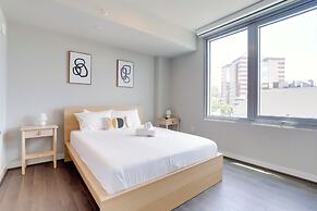 Clarendon Apt Near Subway