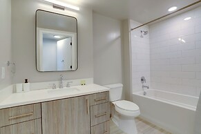 Clarendon Apt Near Subway