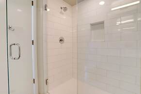 Clarendon Apt Near Subway