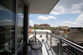 Clarendon Apt Near Subway