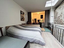 Chic Comfortable Loft and Natural Light