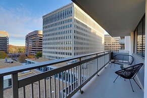 Stay with Comfort in Crystal City