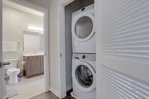 Spacious 2BR Apt with Den W Balcony