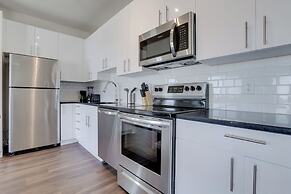Spacious 2BR Apt with Den W Balcony
