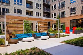 Spacious 2BR Apt with Den W Balcony