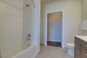 Spacious 2BR Apt with Den W Balcony