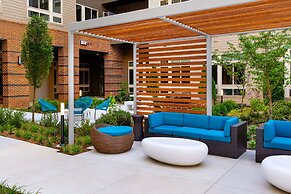 Spacious 2BR Apt with Den W Balcony