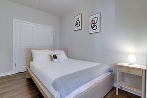 Spacious 2BR Apt with Den W Balcony