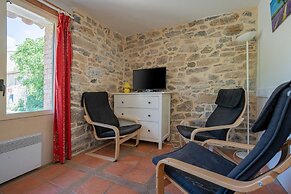 Pretty Holiday Home in Courry With Swimming Pool