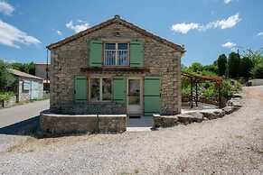 Pretty Holiday Home in Courry With Swimming Pool