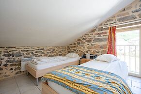 Pretty Holiday Home in Courry With Swimming Pool