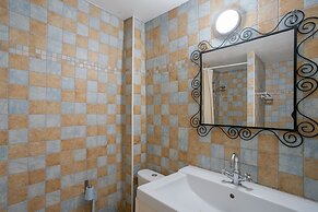 Pretty Holiday Home in Courry With Swimming Pool