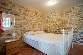 Pretty Holiday Home in Courry With Swimming Pool