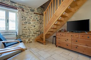 Pretty Holiday Home in Courry With Swimming Pool