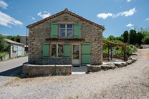 Pretty Holiday Home in Courry With Swimming Pool