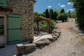 Pretty Holiday Home in Courry With Swimming Pool