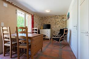 Pretty Holiday Home in Courry With Swimming Pool