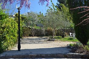 Pretty Holiday Home in Courry With Swimming Pool