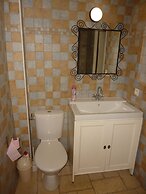 Pretty Holiday Home in Courry With Swimming Pool