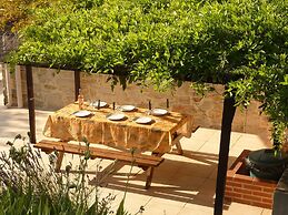 Pretty Holiday Home in Courry With Swimming Pool