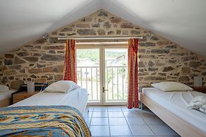 Pretty Holiday Home in Courry With Swimming Pool