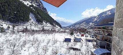 Treebo Premium Silverstone Resort With Mountain Valley View