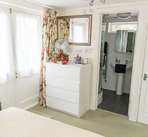Tranquil Forest Retreat in Brockenhurst