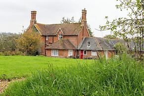 Tranquil Forest Retreat in Brockenhurst