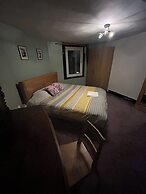 Gloucester - 2 Bed House - Sleeps 7 - Pet Friendly