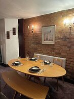 Gloucester - 2 Bed House - Sleeps 7 - Pet Friendly