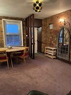 Gloucester - 2 Bed House - Sleeps 7 - Pet Friendly