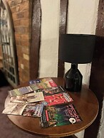 Gloucester - 2 Bed House - Sleeps 7 - Pet Friendly