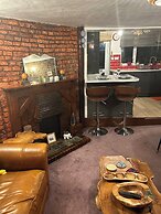 Gloucester - 2 Bed House - Sleeps 7 - Pet Friendly