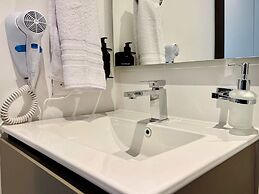 w Impressive 1BR in Bogota