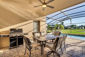 13 Mi to Wdw: Family-friendly Home w/ Gas Grill!