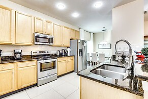 13 Mi to Wdw: Family-friendly Home w/ Gas Grill!