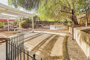 13 Mi to Dtwn Riverside: Socal Family Home!