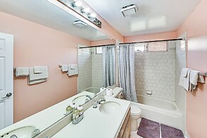 13 Mi to Dtwn Riverside: Socal Family Home!