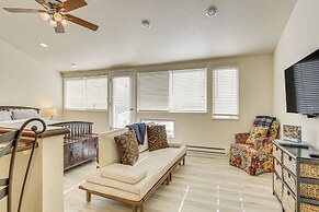 4 Mi to Vail Ski Resort: Cozy Getaway w/ Deck!