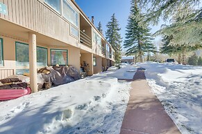 4 Mi to Vail Ski Resort: Cozy Getaway w/ Deck!
