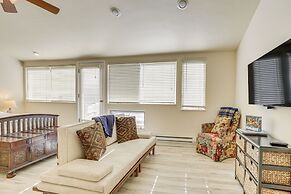 4 Mi to Vail Ski Resort: Cozy Getaway w/ Deck!